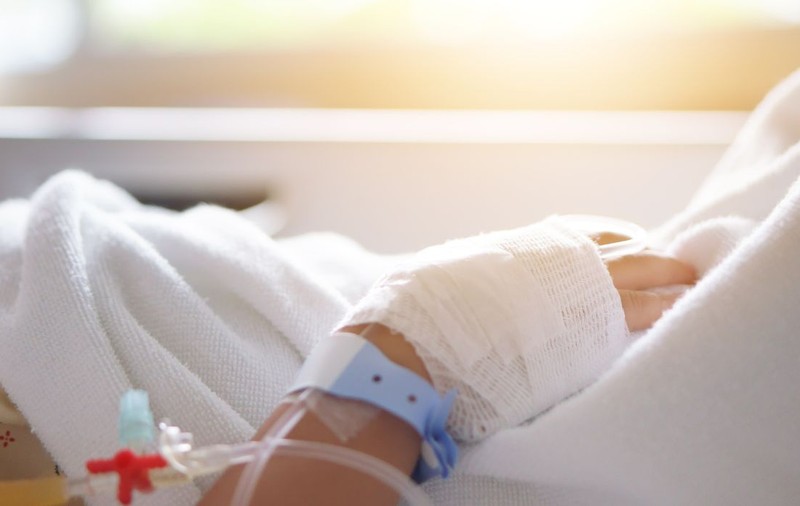 O mamă din Timișoara a vrut să-și omoare fiica în timp ce dormea, din răzbunare față de soțul care plănuia să o interneze la psihiatrie