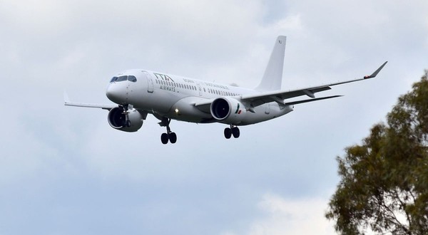 Airbus A220-300 are o capacitate de 120 -160 de pasageri și autonomie de până la 6.300 kilometri. Foto: Hepta