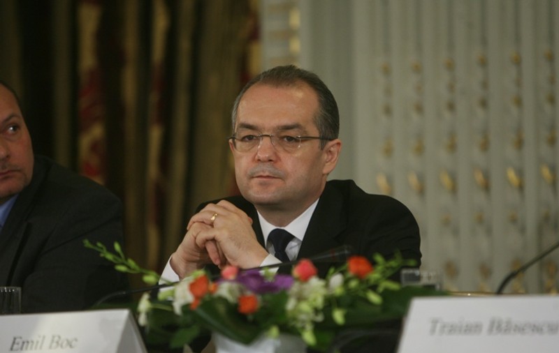 Vă vine să credeţi? Boc vrea să înveţe să se dea cu placa