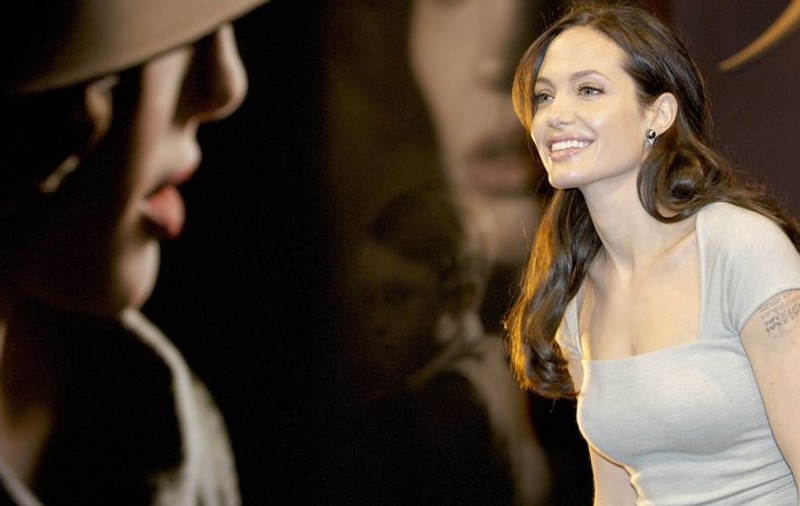 Angelina Jolie se face medic legist