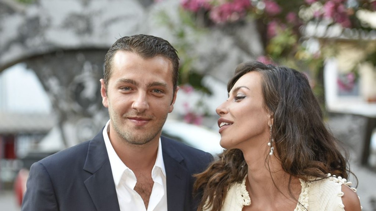 Mădălina Ghenea, nedespărțită de Matei Stratan. Ca doi porumbei în Grecia | VIDEO