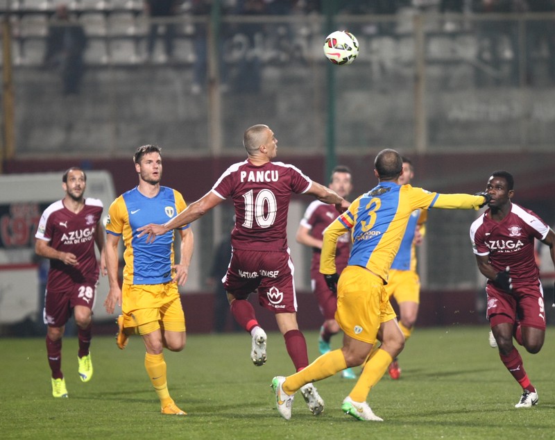 Rapid - Petrolul 1-1. Teixeira a înscris o bijuterie de gol / GALERIE FOTO