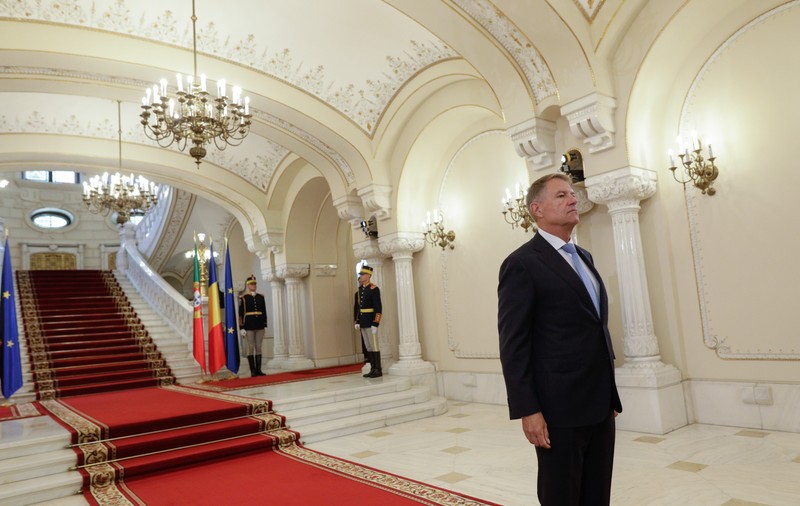 „Ancoră”. „Sobru, poliglot, direct”. „Solitar convingător”. „Are un avantaj apreciabil pentru NATO” - Portretul lui Iohannis pe digi24.ro. Cine e autorul?