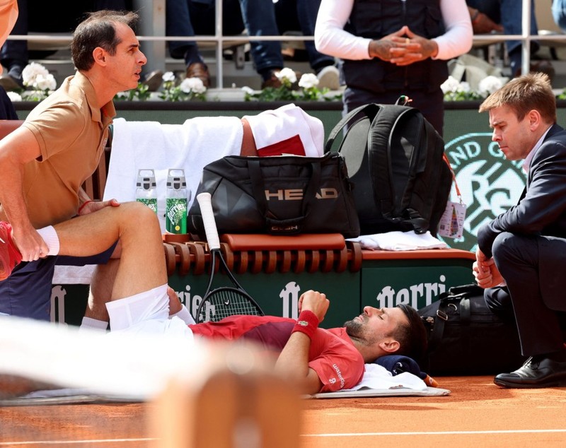 Novak Djokovici s-a retras de la Roland Garros, din cauza unei accidentări, și va pierde locul 1 în clasamentul ATP
