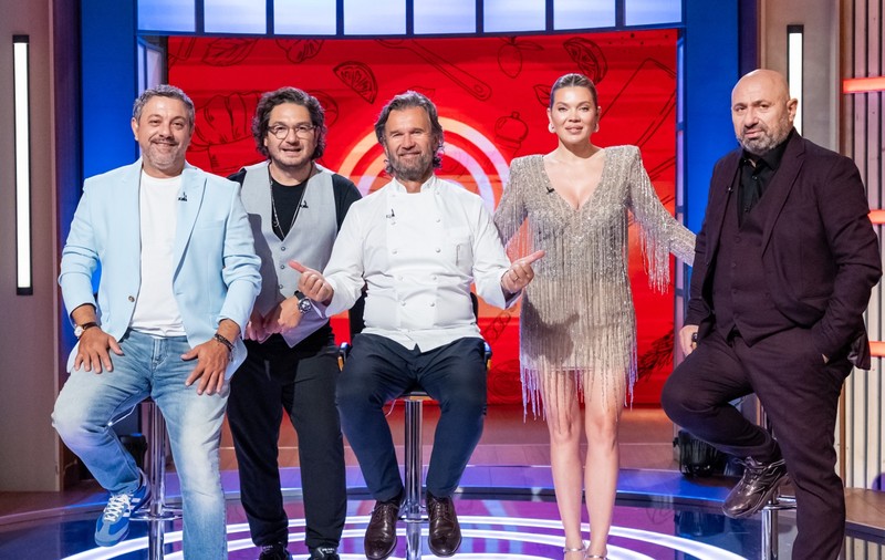 Carlo Cracco, unul dintre cei mai cunoscuți chefi din lume, test pentru semifinaliștii MasterChef 2024. Cine sunt concurenții rămași în show