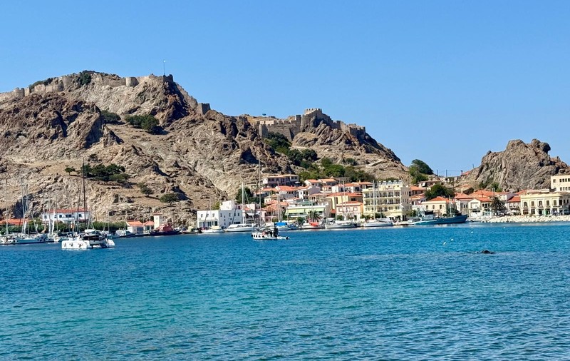 10 români câștigă vara asta o vacanță în Grecia cu un bon de cumpărături. Cum poți fi unul dintre ei