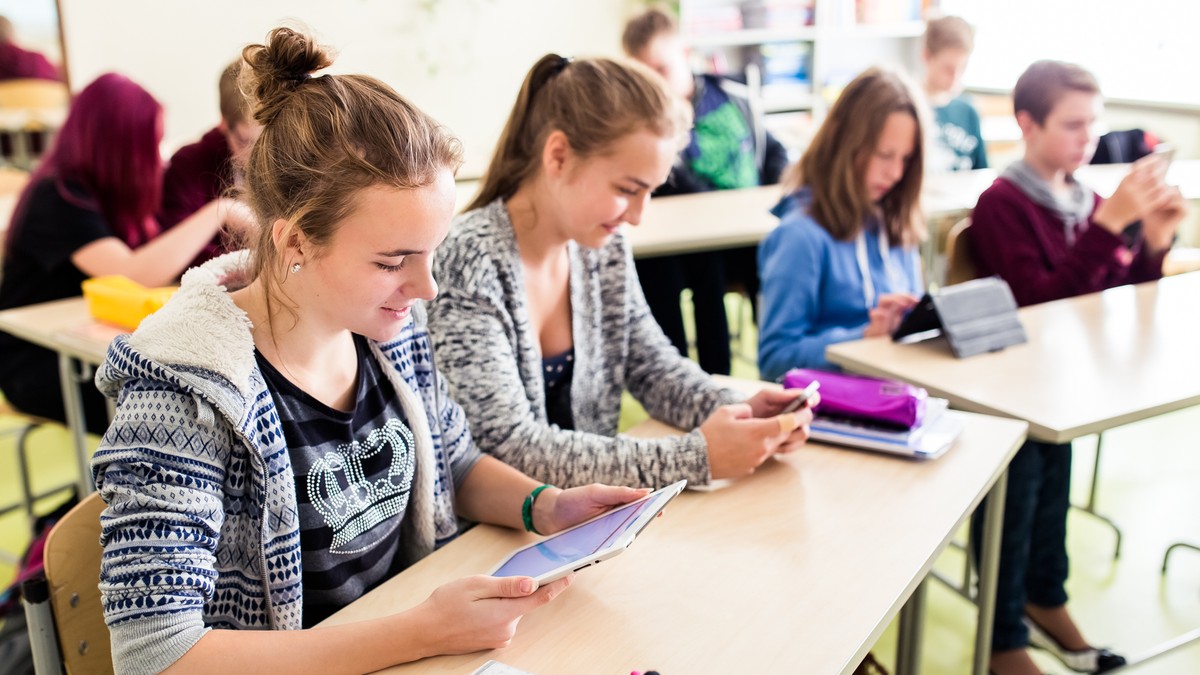 Cum a ajuns Estonia pe locului 1 în Europa la Educație? Copii estonieni la clase