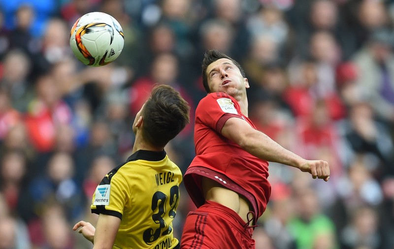 Duminică de derby-uri. Surpriză la Amsterdam, remiză la Liverpool. Arsenal, recital cu United. ^Bayern a umilit Dortmund. Egal în derby-ul Madridului. Ibra - Marseille 2-1! Napoli surclasează AC Milan / FOTO&VIDEO