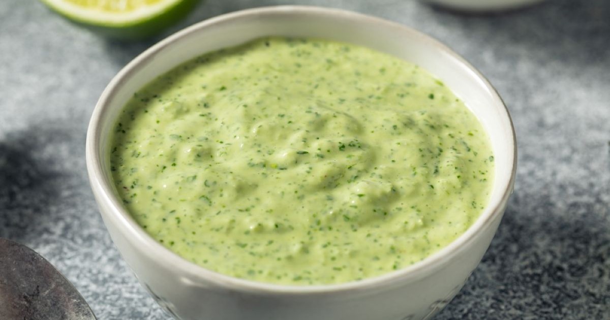 Rețetă de sos de usturoi verde - rapid și aromat - Foto Shutterstock