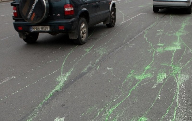 O STRADĂ din Bucureşti a fost VOPSITĂ-N VERDE! Se ştie care sunt ”vinovaţii”!