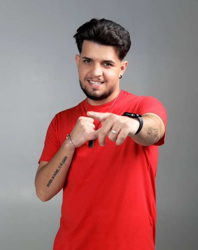 Babasha, gest impresionant pentru tatăl său: „Prețuiți-vă părinții”. Imaginile s-au viralizat pe Instagram