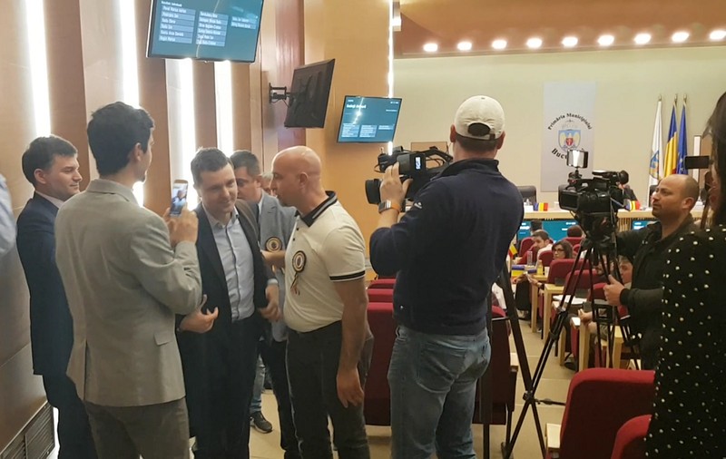 Nicuşor Dan a fost împiedicat să ţină o conferinţă la Primăria Capitalei. S-a cerut intervenţia Poliţiei Locale