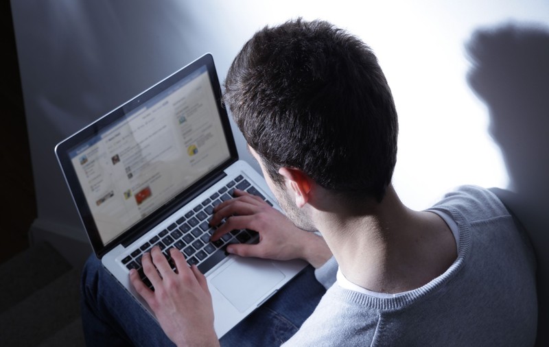 Oferte cu vize de flotant pe Facebook. Cât a ajuns să coste accesul la școli mai bune