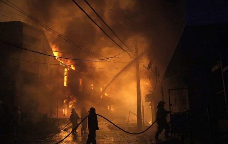 INCENDIU de PROPORŢII în CHILE! Cel puţin 16 oameni AU MURIT!