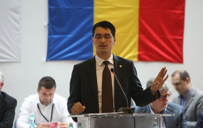 FRF a vrut să aducă antrenori străini pe salarii cât ajutorul de șomaj afară! 
