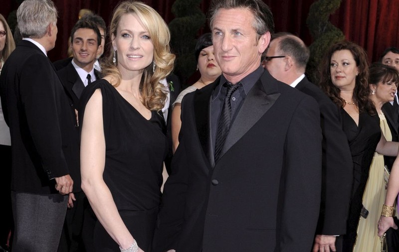 Sean Penn şi Robin Wright au divorţat