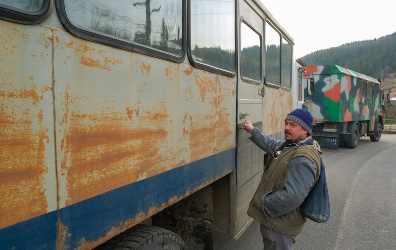 „Suntem prea mici pentru războiul ăsta”. Cum arată viitorul pentru minerii de la Crucea, unde se exploatează uraniu