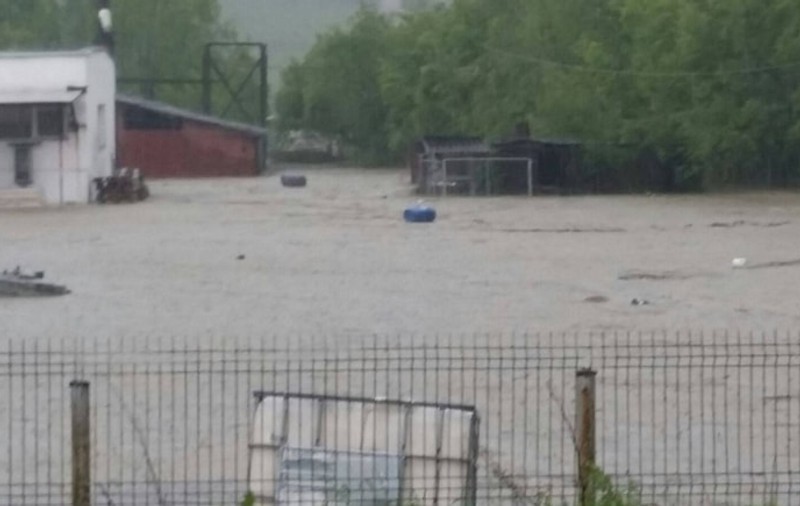 COD PORTOCALIU de INUNDAŢII pe mai multe râuri din ţară, valabil până duminică seară