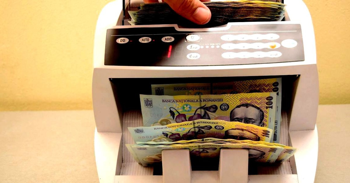 “Gaura” de la buget a ajuns la 39 de miliarde de lei, echivalent cu 3,6% din PIB, după doar 5 luni. Aparat de numărat bani.