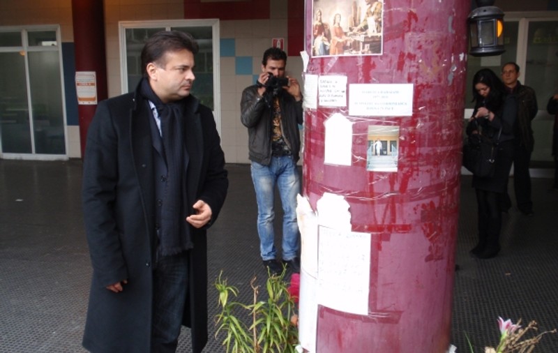 Mărţişoare și flori la troița Maricicăi Hăhăianu, asistenta româncă ucisă la Roma 