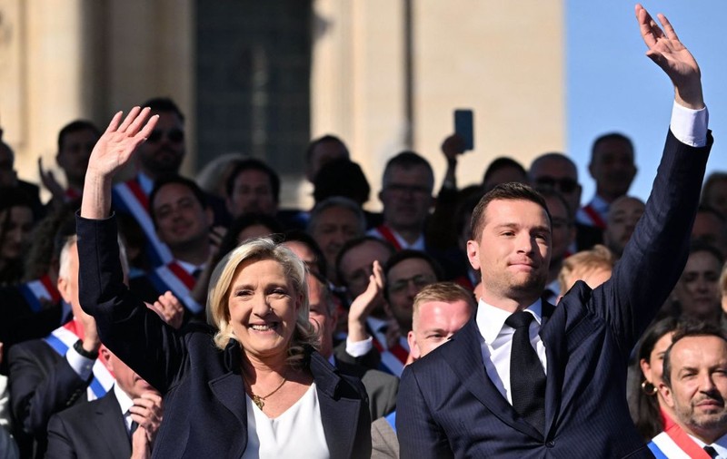 Jordan Bardella, vedeta extremei drepte din Franța, va candida la președinție, dacă Le Pen nu va fi lăsată