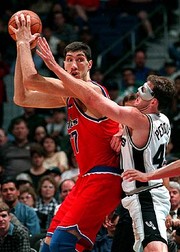San Antonio SpursÕ Will Perdue (41) gets in the face of Washington Bullets' Gheorghe Muresan during the first half Monday, March 17, 1997, at the Alamodome in San Antonio. The Bullets won 109-85. (AP Photo/San Antonio Express-News, Edward Ornelas)