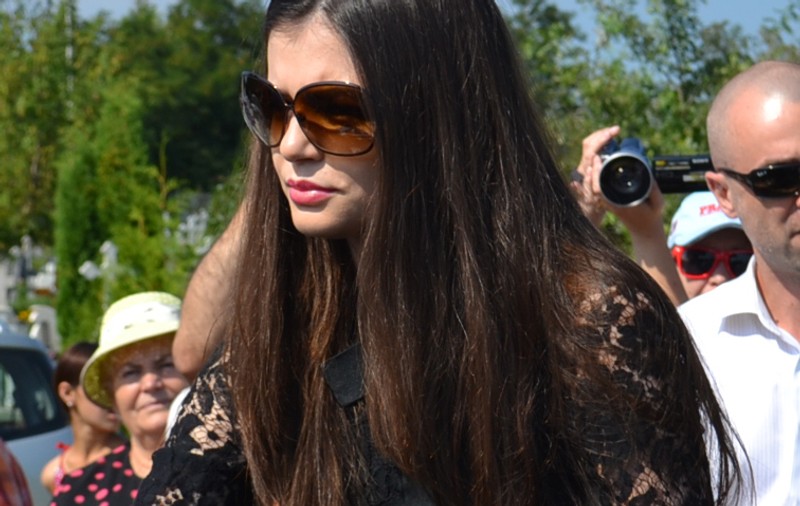 Prizonieră la palat! Monica iese din vila din Malibu doar cu aprobarea lui Mr. Pink | EXCLUSIV