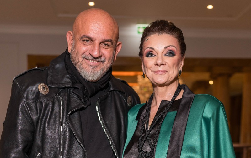 Carmen Tănase și Mihaela Tatu au defilat pe podiumul de modă. Ce haine au purtat și cum s-au descurcat în calitate de fotomodele