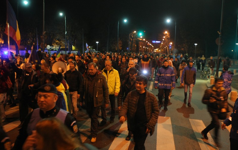 #SalariileRomanilor. Mii de oameni au protestat în București și în alte orașe, împotriva noilor măsuri fiscale