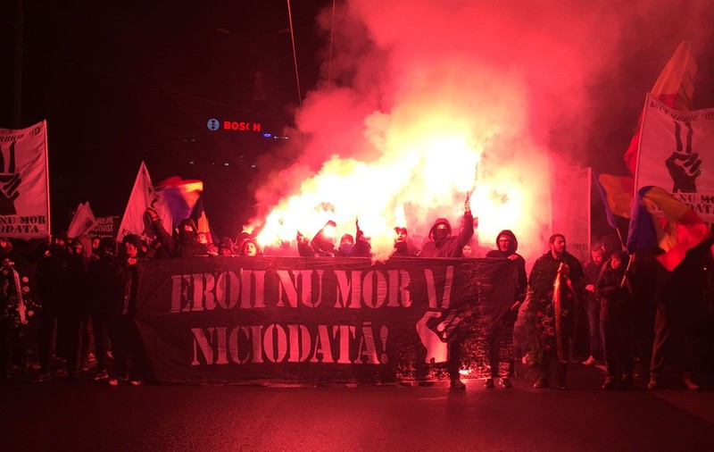 FOTO/ Marșul Eroilor: suporterii ASU Poli au strigat „Jos Comuniștii” și „Libertate” pe străzile Timișoarei
