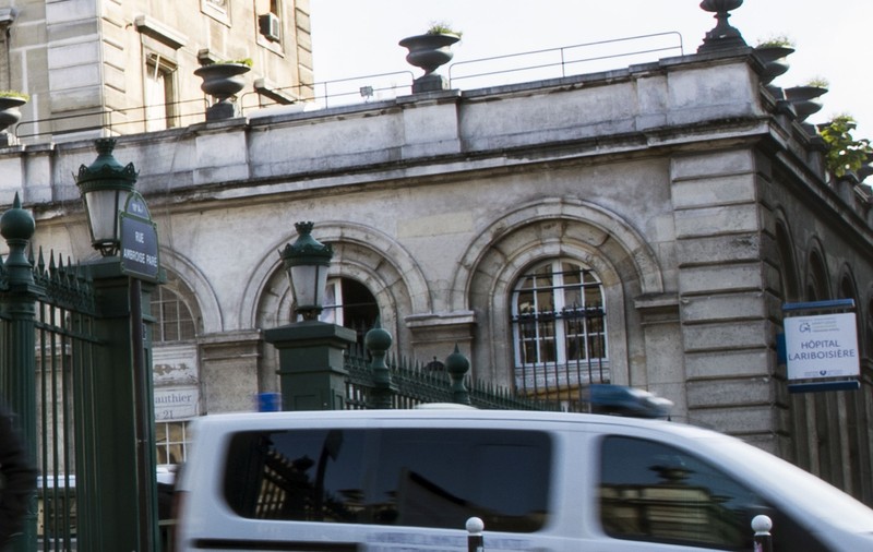 Un copil de doi ani a supraviețuit după ce a căzut de la etajul nouă al unui bloc din Paris