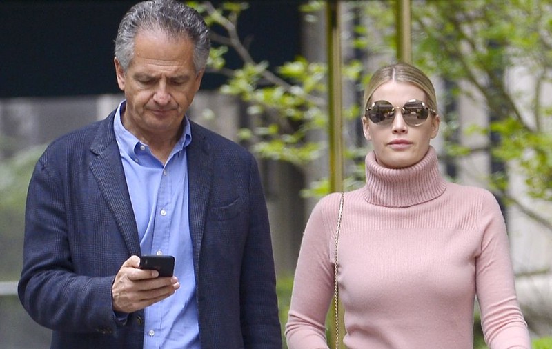 FOTO | Nepoata Prințesei Diana are o relație cu mogulul Michael Lewis, cu 30 de ani mai în vârstă decât ea. Cum a fost surprinsă Lady Kitty Spencer