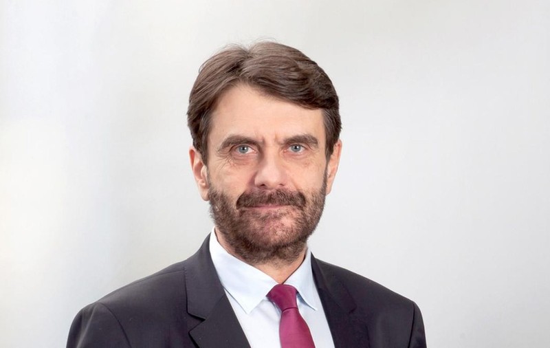 Robert Schwartz a fost propus la șefia Radioului public de USR. Cine este jurnalistul care așteaptă acum votul din Parlament