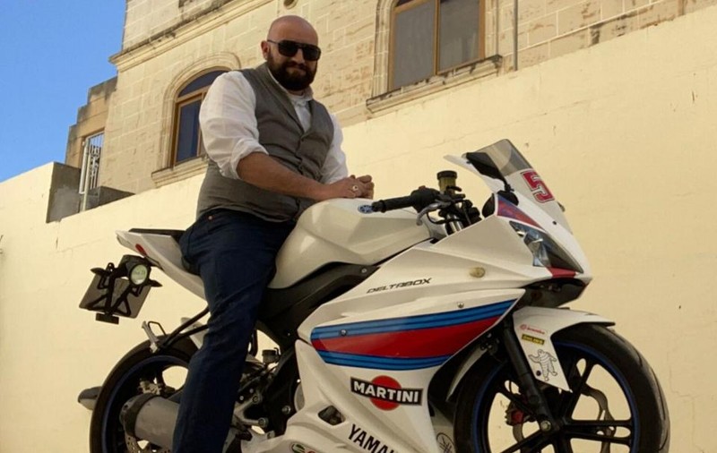 Preot din Malta, acuzat că a deturnat 500.000 de euro din banii enoriașilor. Un sfert din sumă ar fi cheltuit-o pe site-uri pentru adulți