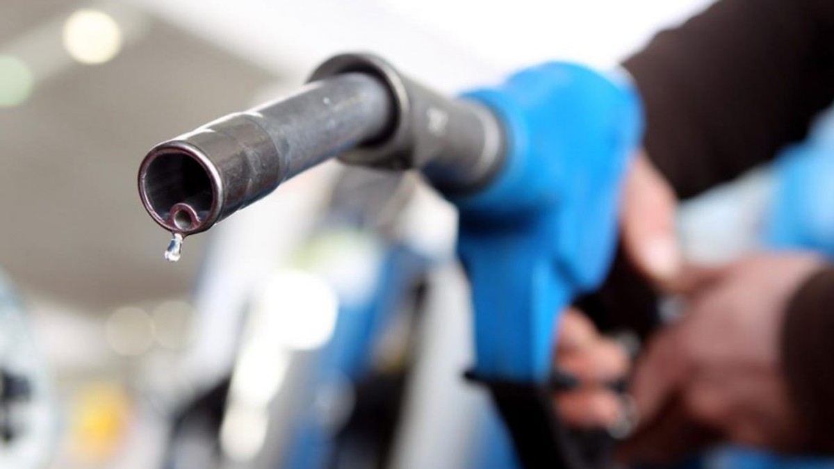SURSE: Guvernul nu va mai prelungi compensarea prețului motorinei și benzinei la pompă de la 1 ianuarie 2023