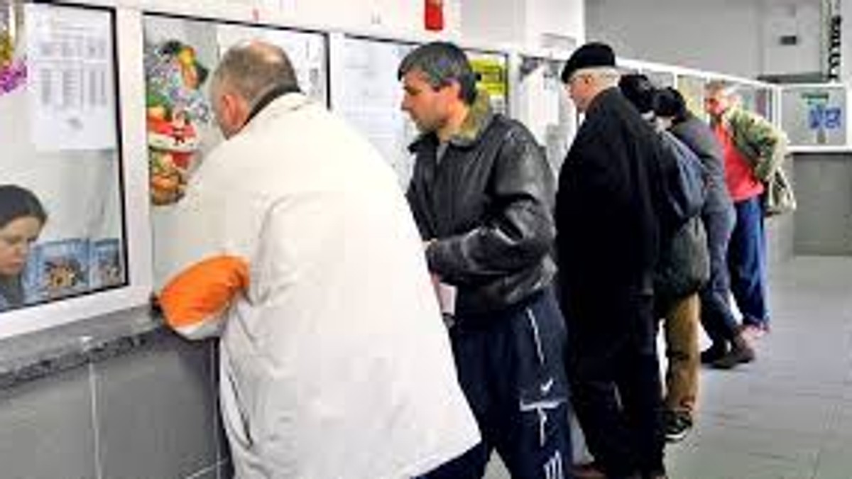 Fiscul plătește lunar 53 de milioane de lei pentru plata pensiilor prin Poștă