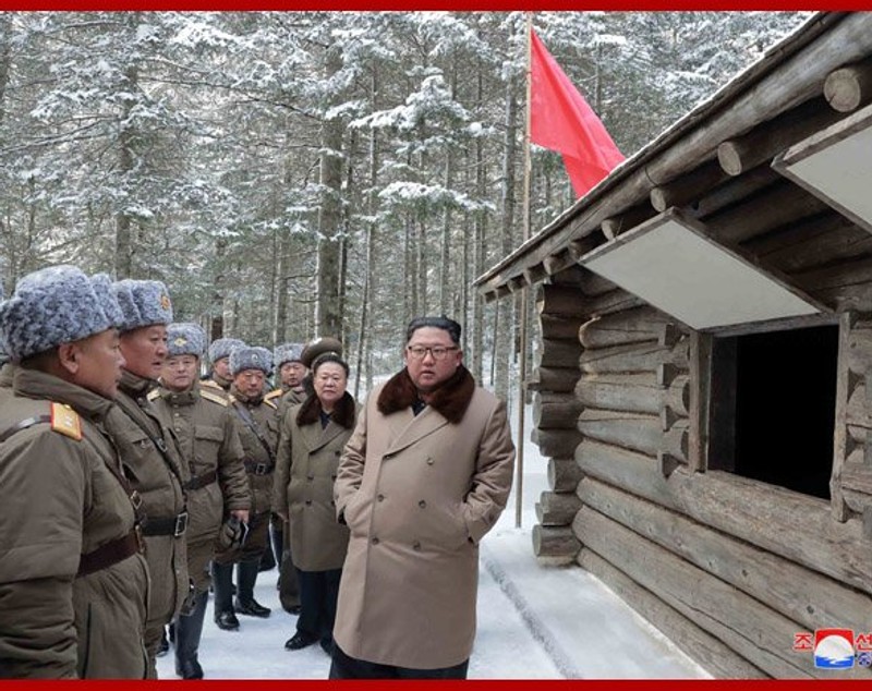Kim Jong Un, călare pe un cal alb, pe muntele sacru al Coreei de Nord. Imaginile misterioase care prevestesc un anunț major