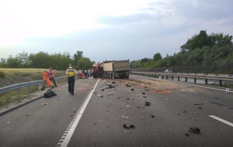 UPDATE / Nouă români morți într-un accident în Ungaria. Victimele se întorceau de la muncă, din Slovenia