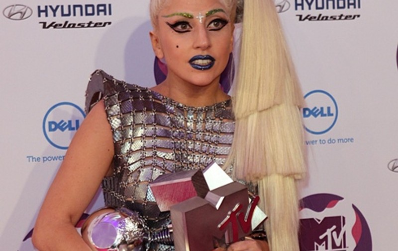Lady GaGa vrea să fie fierbinte în vestiar! Află de ce!