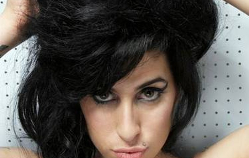 Amy Winehouse trimite e-mail-uri din mormânt?