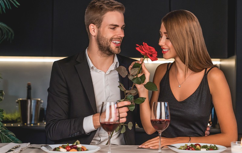 Ce fac tinerii de Valentine’s Day și cât costă o cină romantică în București