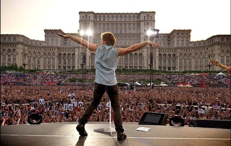 Bon Jovi mulţumeşte pe Facebook fanilor din România: "Aţi fost minunaţi!"
