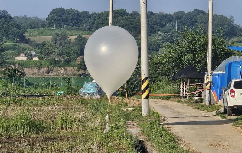 Coreea de Nord a reluat trimiterea de baloane cu gunoi peste graniță. Armata din Sud ia „foarte în serios” incidentul și este în alertă