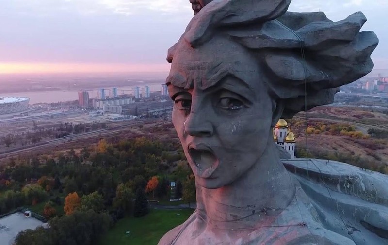 Un cadavru a fost găsit în capul celei mai înalte statui din Rusia, dedicată eroilor de la Stalingrad