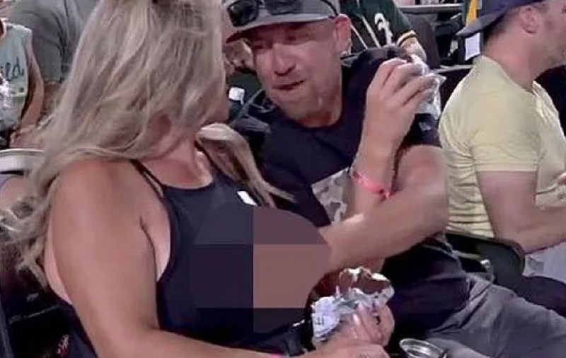 NBC a surprins un moment fierbinte între doi spectatori, în timpul unui meci de baseball, și a tăiat camera: „Asta numesc eu o seară în oraș” | VIDEO