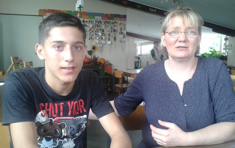 Lecție de omenie! Ajută un elev cu situație materială proastă până când va fi pe propriile picioare