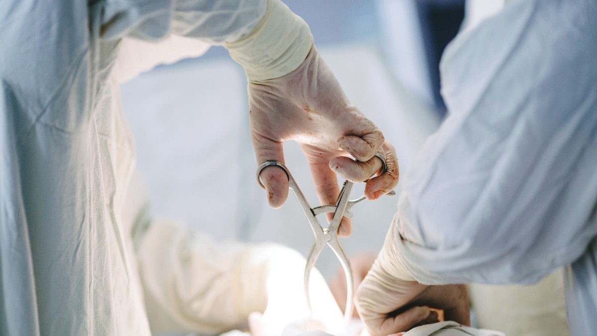O femeie din Rusia a stat cu o tumoare uriașă în corp timp de 20 de ani. S-a dus la spital pentru că se îngrășa fără să mănânce nimic