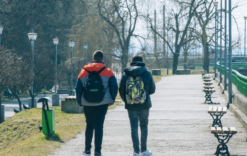 Jumătate dintre elevii români nu pot converti prețuri în altă monedă, arată testările PISA. Soluția experților în educație: pregătirea profesorilor și investiții