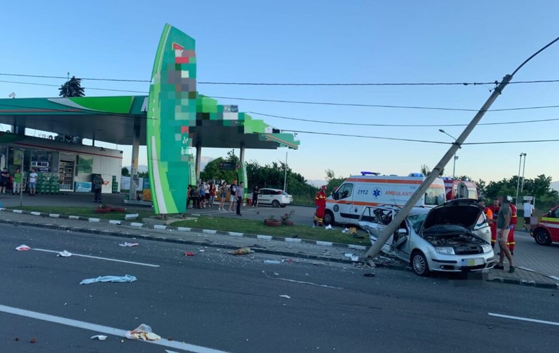 O femeie a murit într-un accident la Codlea. Alți doi oameni, între care un copil, au fost răniți