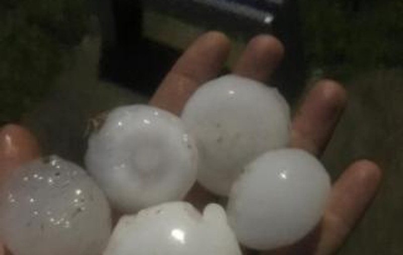 VIDEO | Furtuni violente în Bihor. La Chișlaz au fost „gloanțe” de gheață. Mai multe drumuri din județ au fost închise